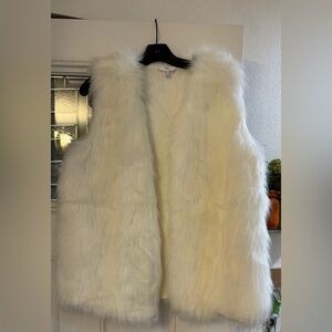 Time and Tru Ivory Faux Fur Vest